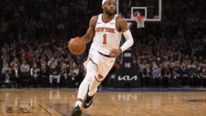 Bruce Brown driving to the basket in a New York Knicks jersey