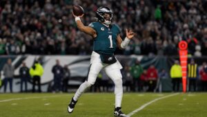 Jalen Hurts throwing a pass for the Philadelphia Eagles