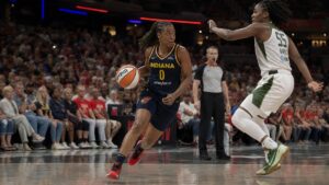 Kelsey Mitchell driving to the basket for the Indiana Fever against the Minnesota Lynx