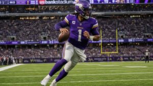 Kyler Murray scrambling in a Minnesota Vikings uniform during his debut against the Green Bay Packers
