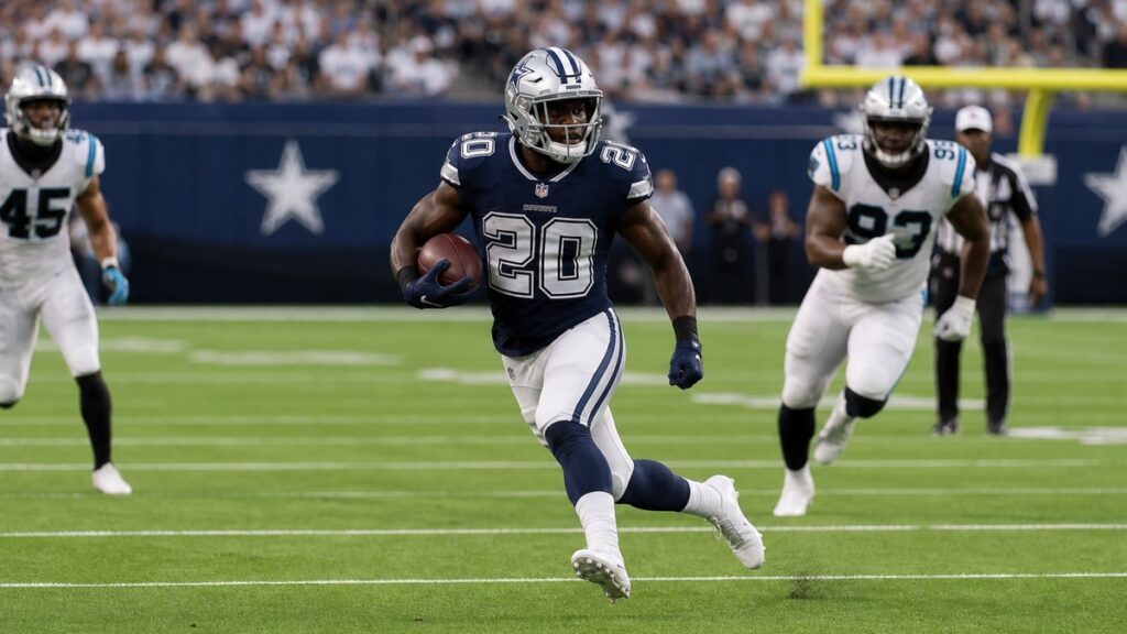 Malik Davis running with the ball for the Dallas Cowboys