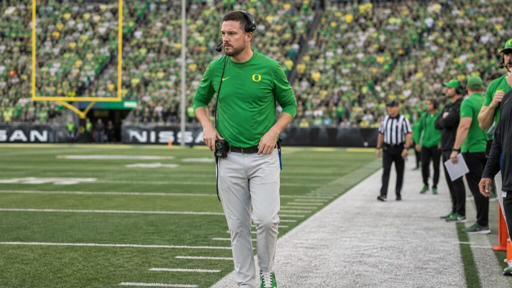 Dan Lanning coaching Oregon Ducks during 2026 season opener against Boise State at Autzen Stadium