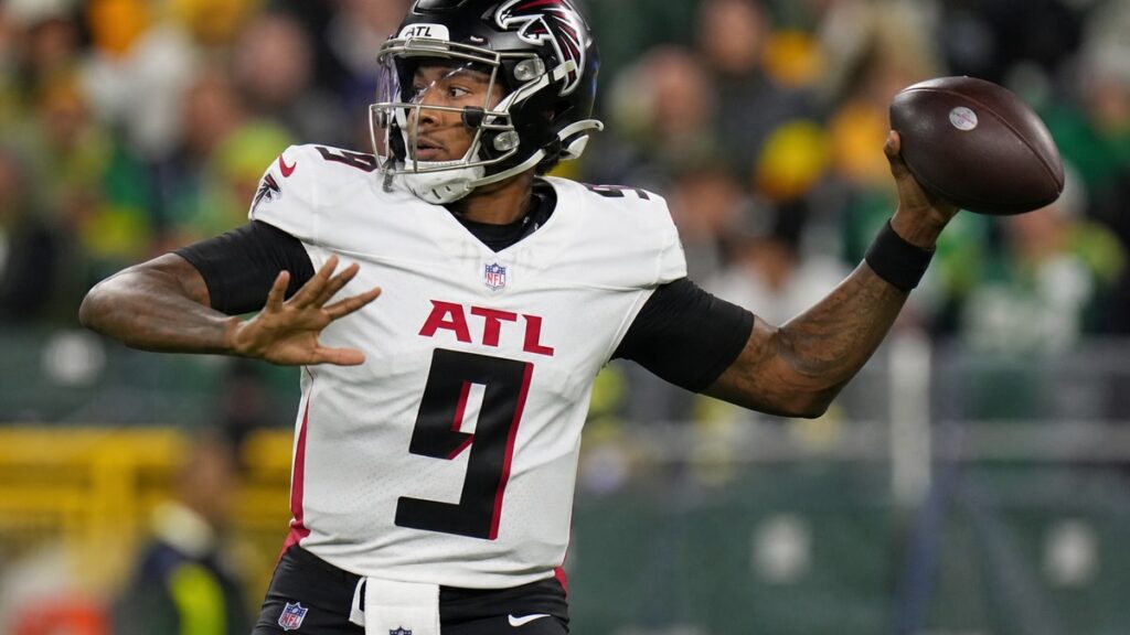 Michael Penix Jr in action for the Atlanta Falcons
