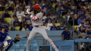 Elly De La Cruz batting for the Cincinnati Reds against the Los Angeles Dodgers