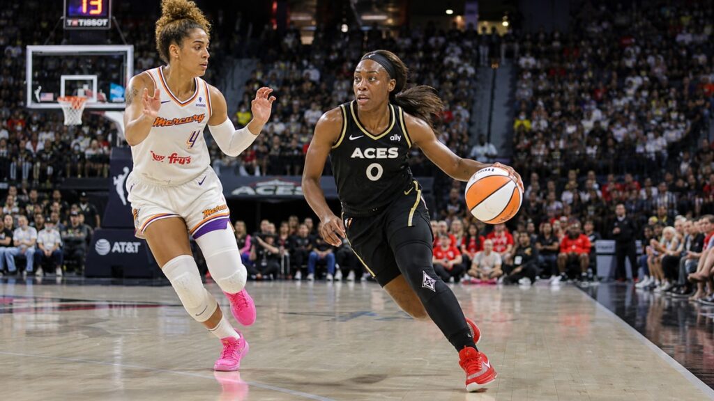 Jackie Young drives to the basket for the Las Vegas Aces against the Los Angeles Sparks