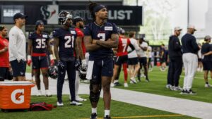 Tank Dell on the Houston Texans sideline recovering from knee injury