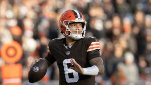 Dillon Gabriel dropping back to pass for the Cleveland Browns