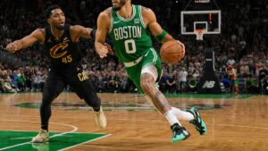 Jayson Tatum driving to the basket for the Boston Celtics