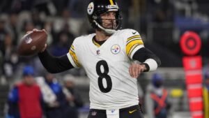 Aaron Rodgers in action for the Pittsburgh Steelers