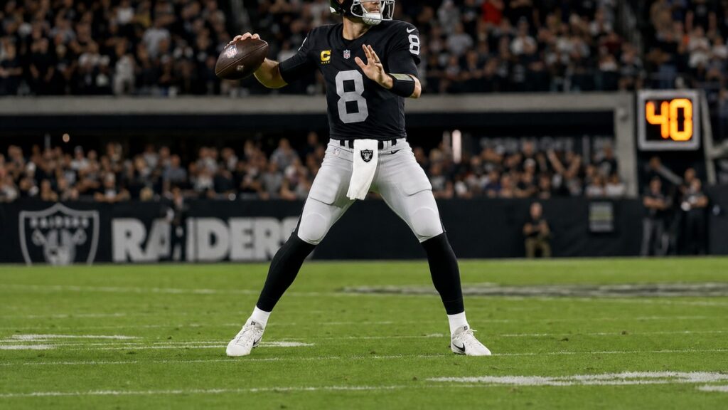 Kirk Cousins dropping back to pass for the Las Vegas Raiders