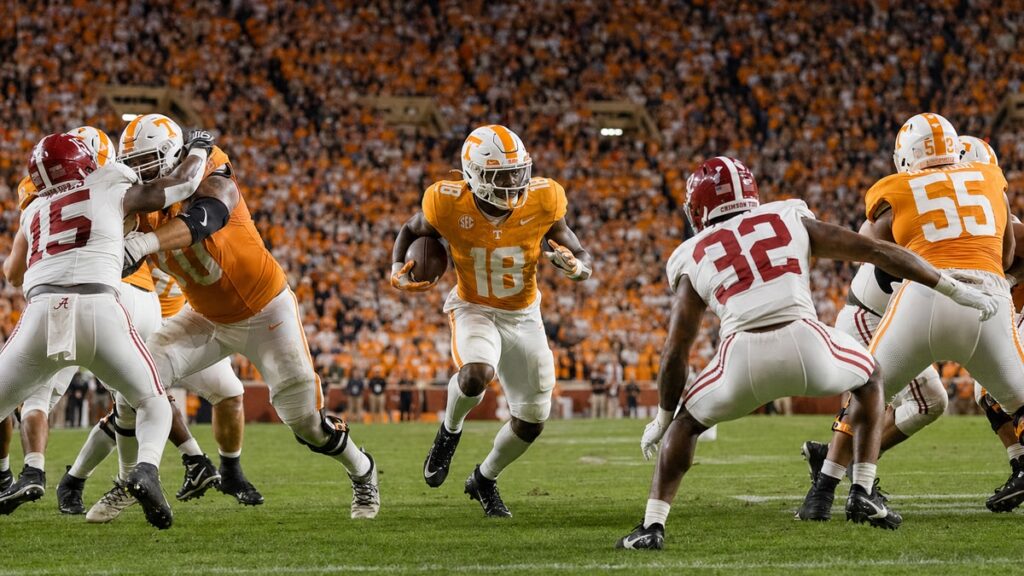 Tennessee running back DeSean Bishop carrying the ball against Alabama at Neyland Stadium